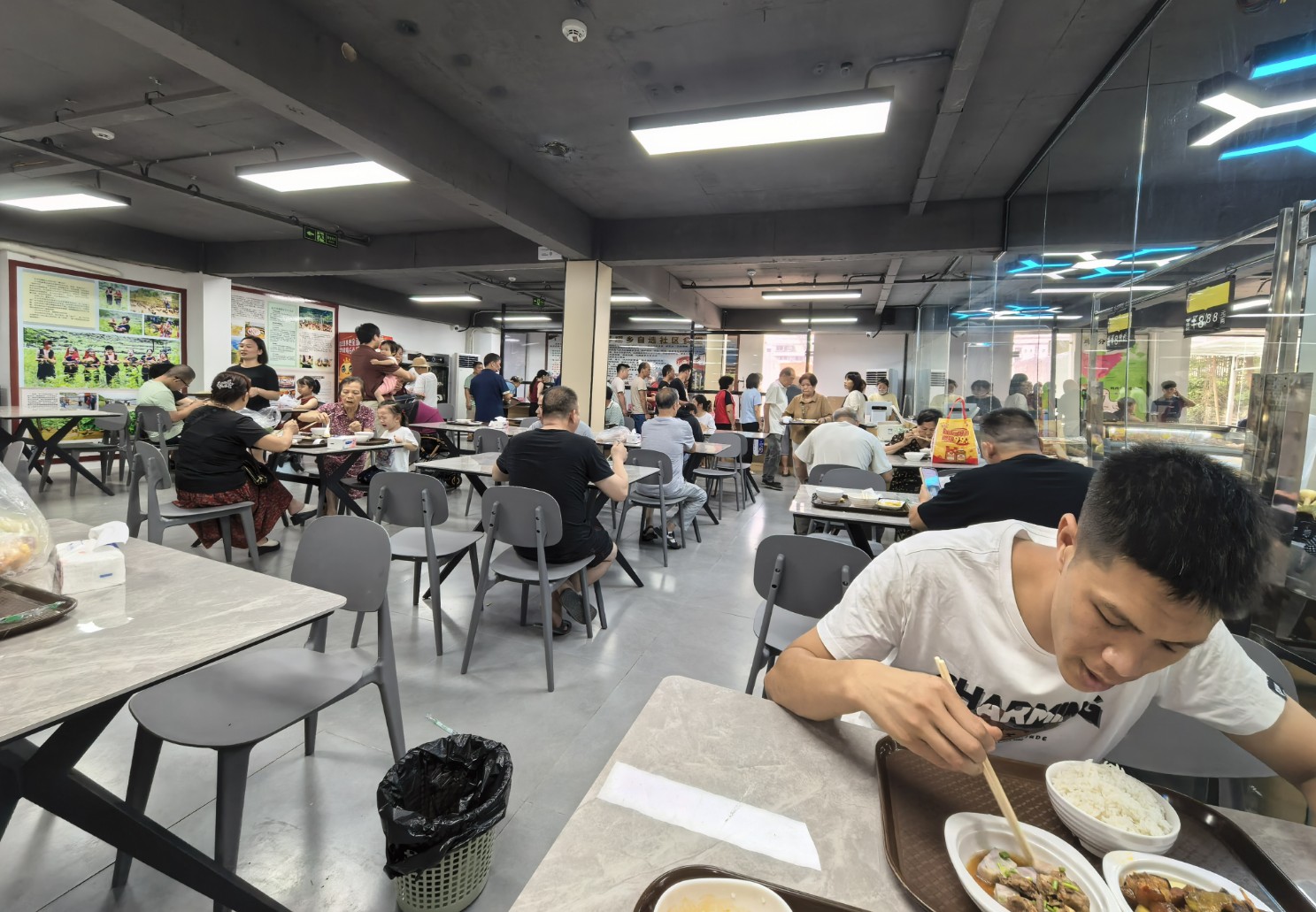 廣西瑤鄉(xiāng)百弄生鮮超市有限公司7.jpg