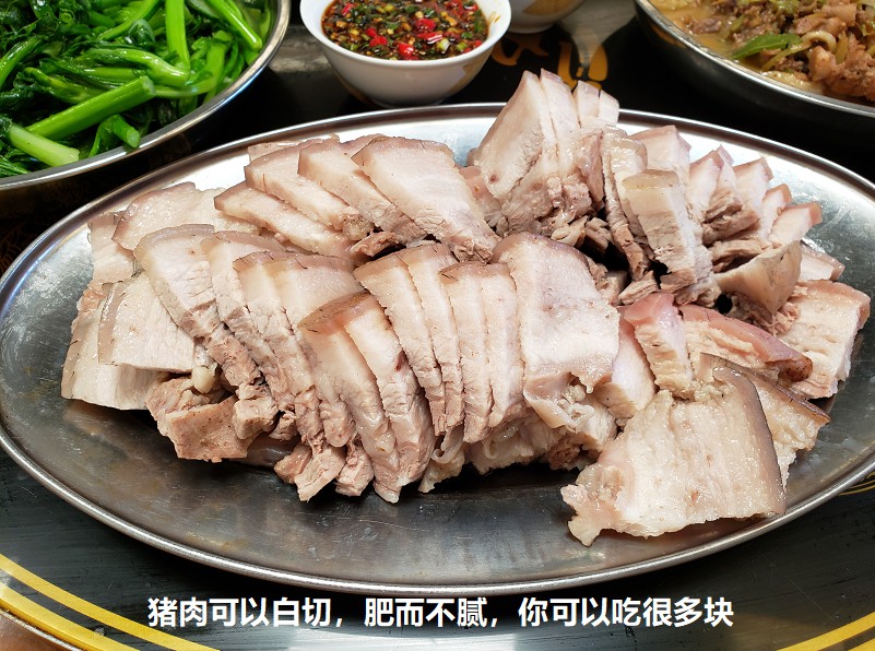 豬肉可以白切，肥而不膩，你可以吃很多塊.jpg