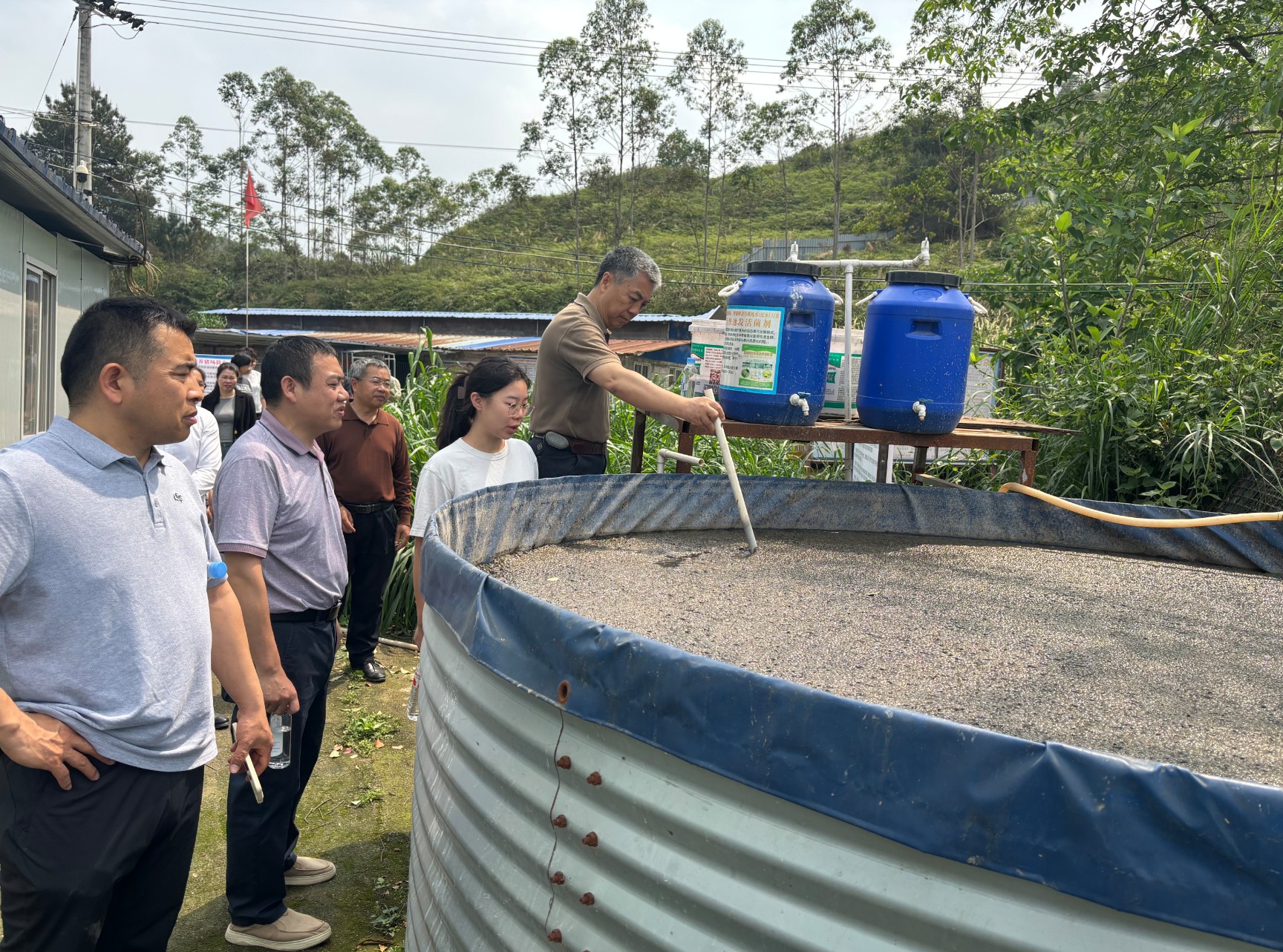 趙海老師蒞臨廣西助農(nóng)生態(tài)養(yǎng)殖基地調(diào)研5.jpg